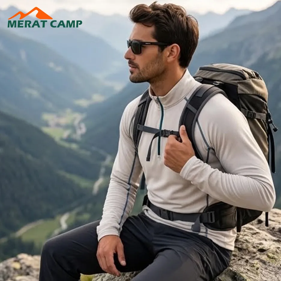 دوخت‌های تخت و مقاوم نیم زیپ کوهنوردی کلمبیا در قسمت شانه
